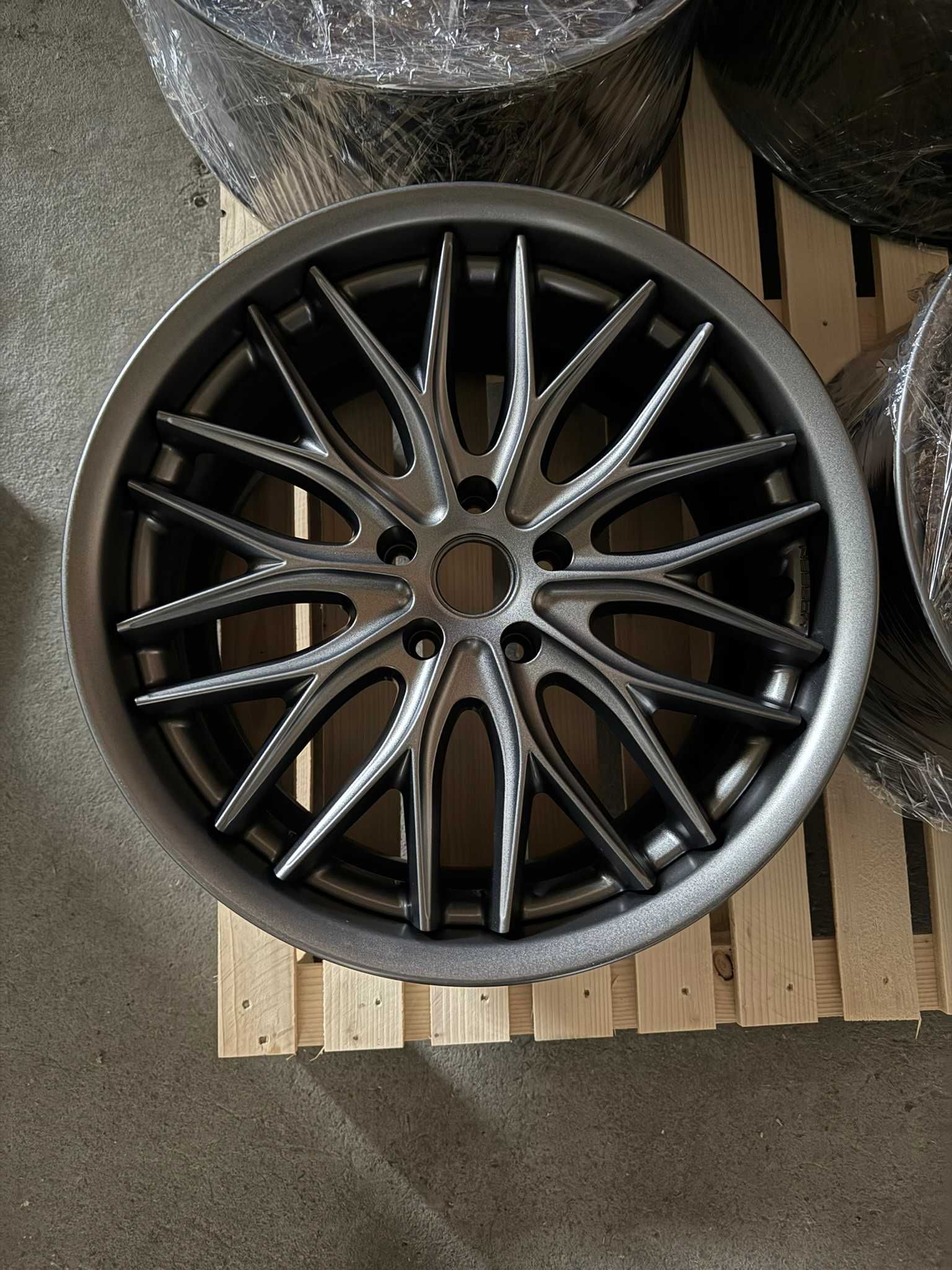 Felgi Vossen VWS-2 19" 9.5J ET27 5x114.3 – grafitowe, po regeneracji