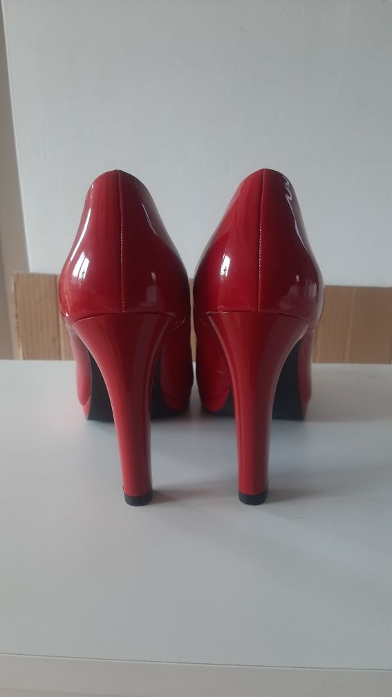 Buty damskie czerwone rozm 40