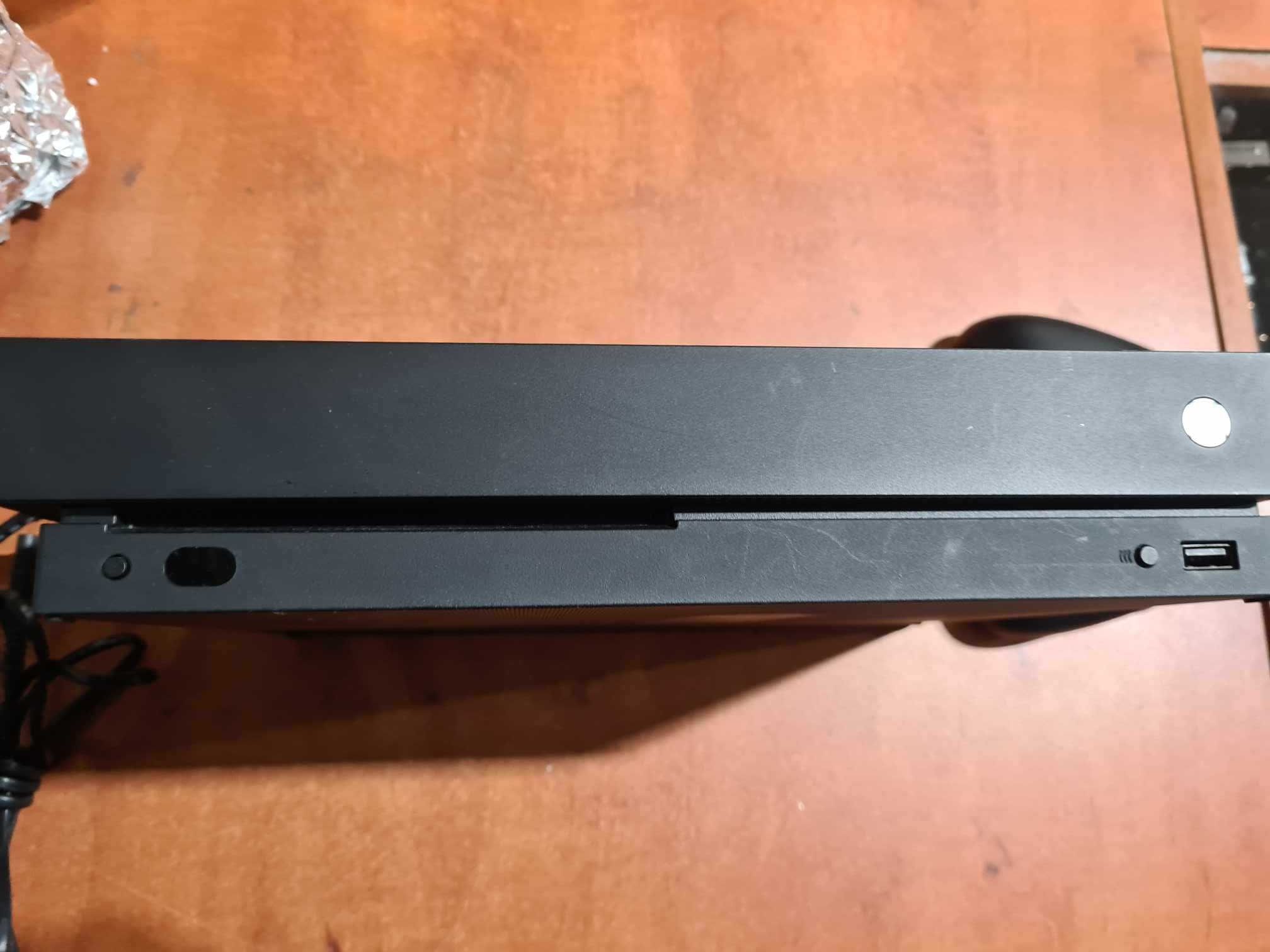 (252/24) Konsola Xbox One X 1TB !!