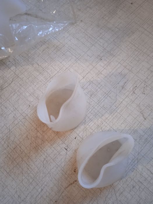 Anty poślizgowe nakładki na nogi stołu lub krzesła