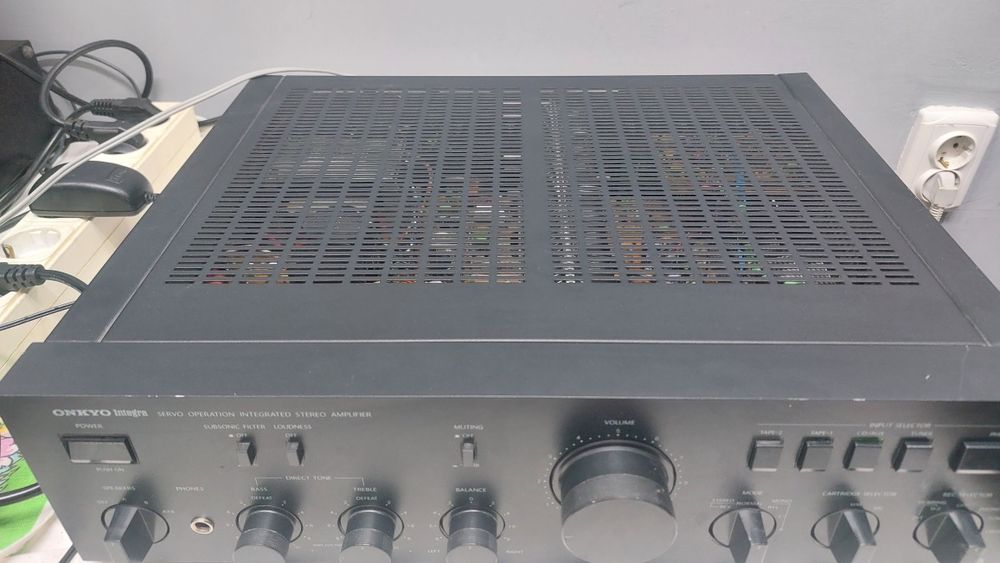 Onkyo A8015 підсилювач в чудовому стані