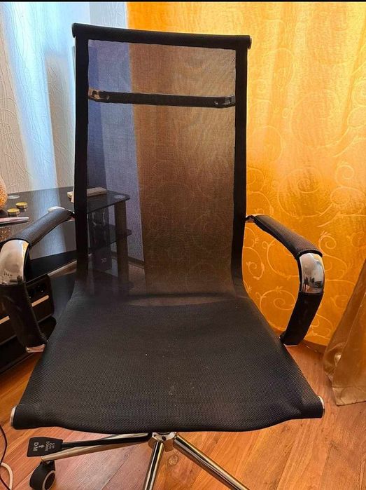 ОФИСНОЕ Кресло с ортопедический спинкой