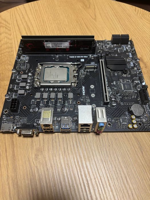 Материнська плата ,процесор ,оперативна память