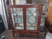Armario vitrine.