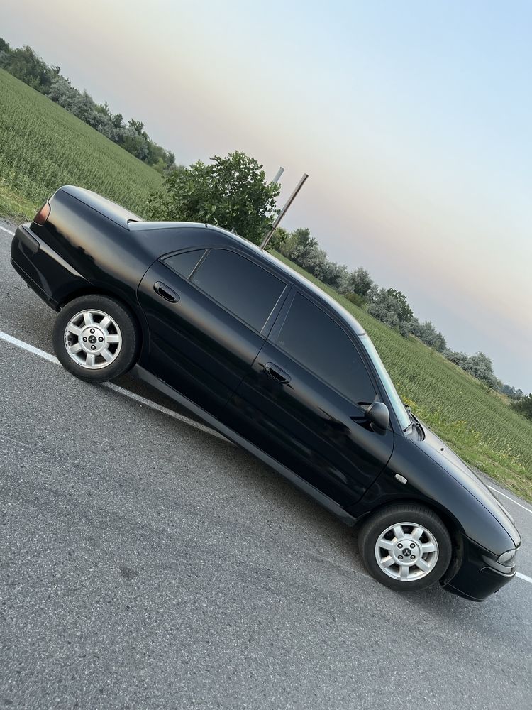 Mitsubishi carisma