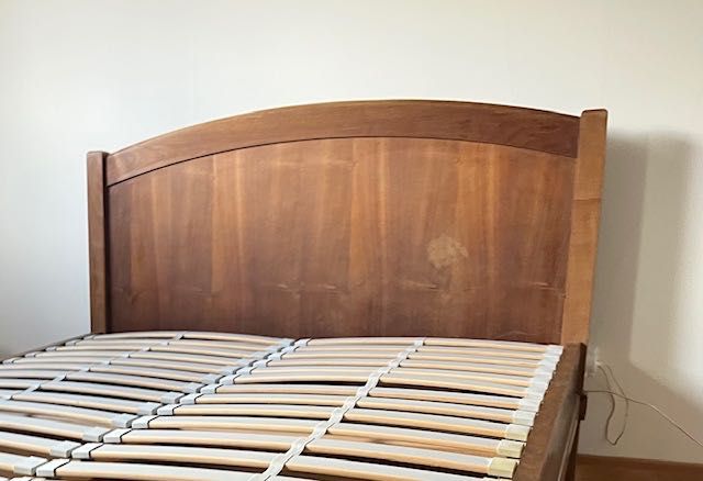 Cama 140 cm em madeira de castanho com estrado Colunex
