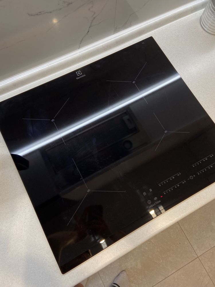 Індукційна плита Electrolux IPES6452KF