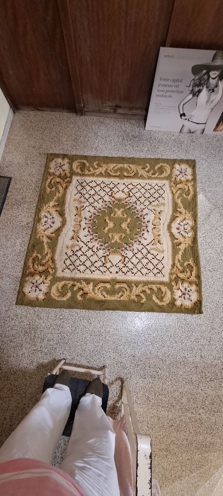 Carpete de lã em tons de verde