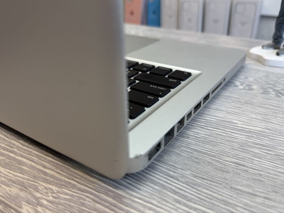 MacBook Pro 13  Late 2011 / i5 / RAM 8 / SSD 120 GB / Silver