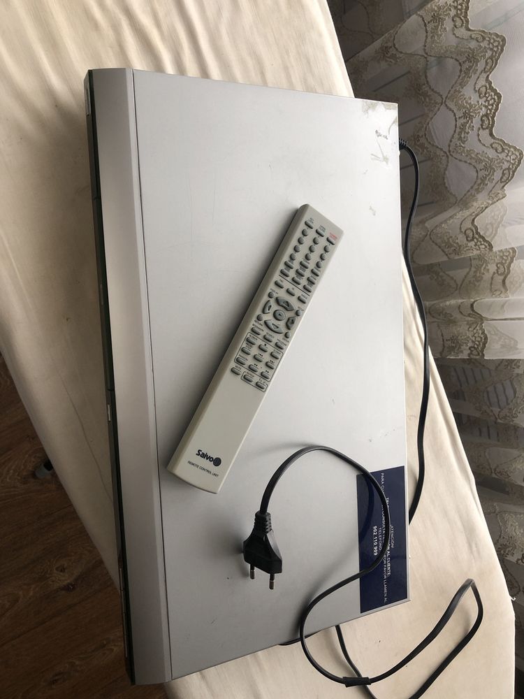 Saivo DVD/compact disc player