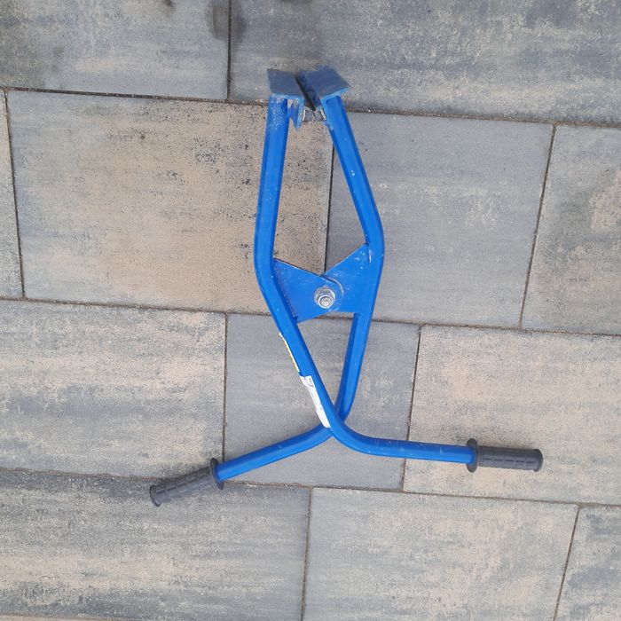 Chwytak brukarski do krawężników