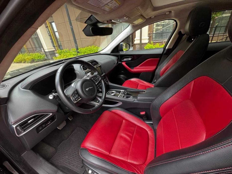 Jaguar F-Pace R-Sport 2.0 AWD (300 л.с.)