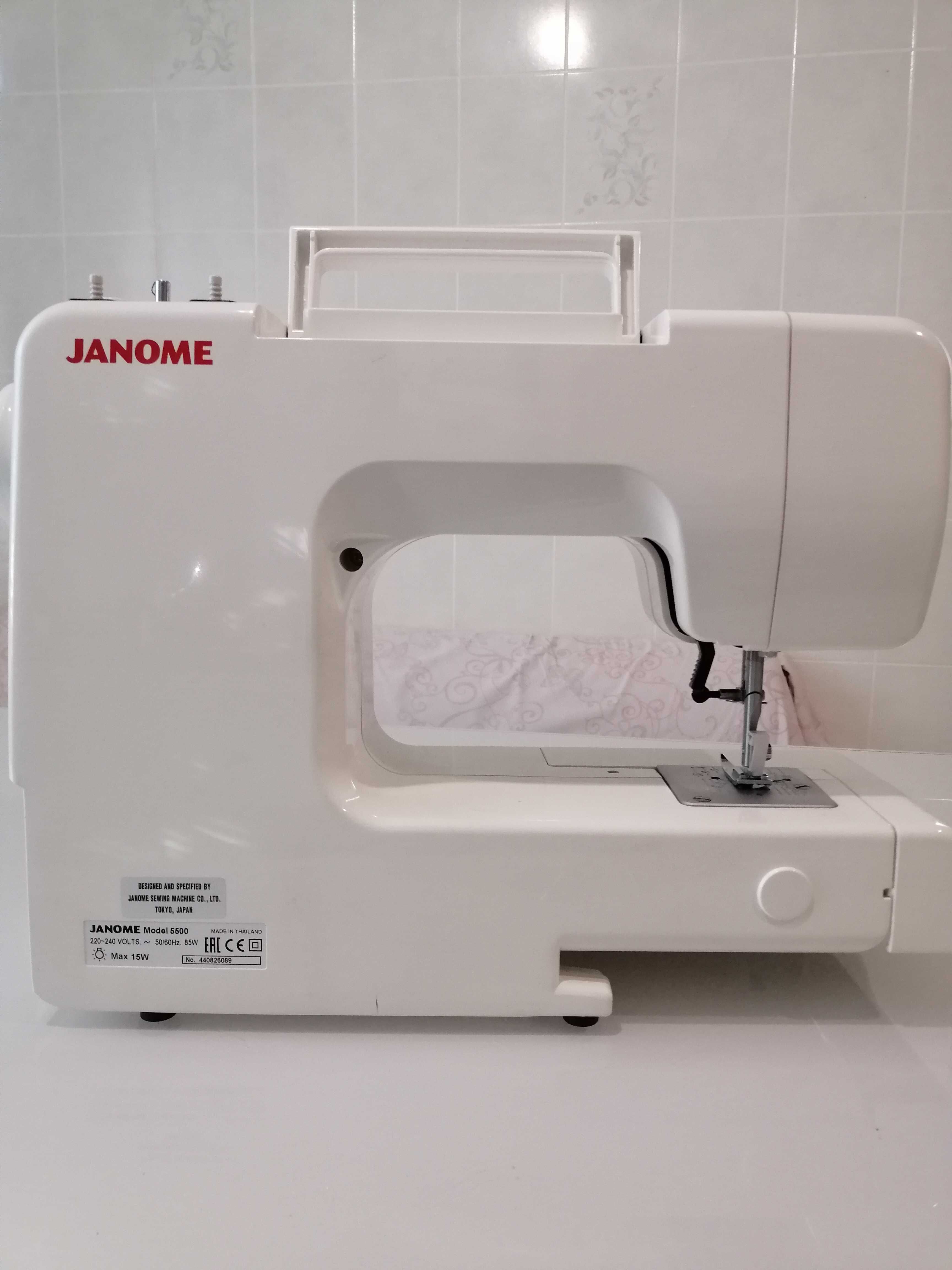 Бытовая швейная машина Janome 5500