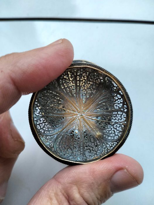 Caixa de comprimidos em prata dourada Filigrana.