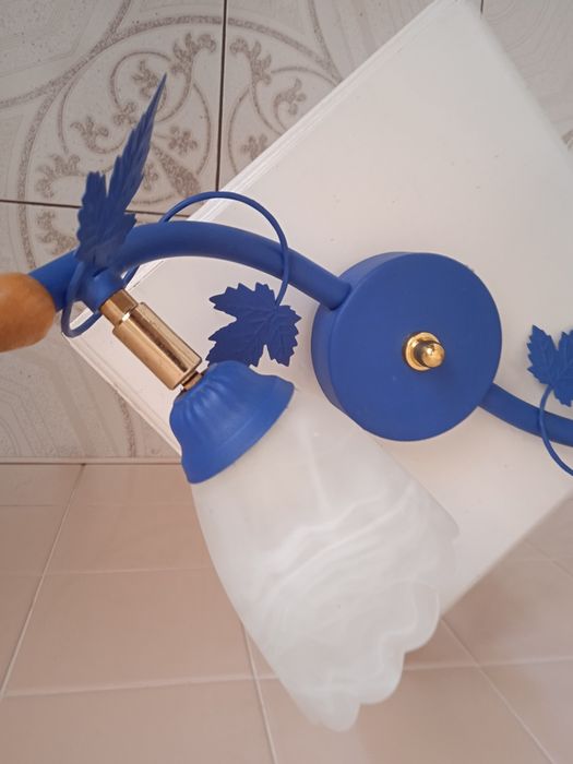 Lampa oświetleniowa ścienno-sufitowa z 2 kloszami mlecznymi