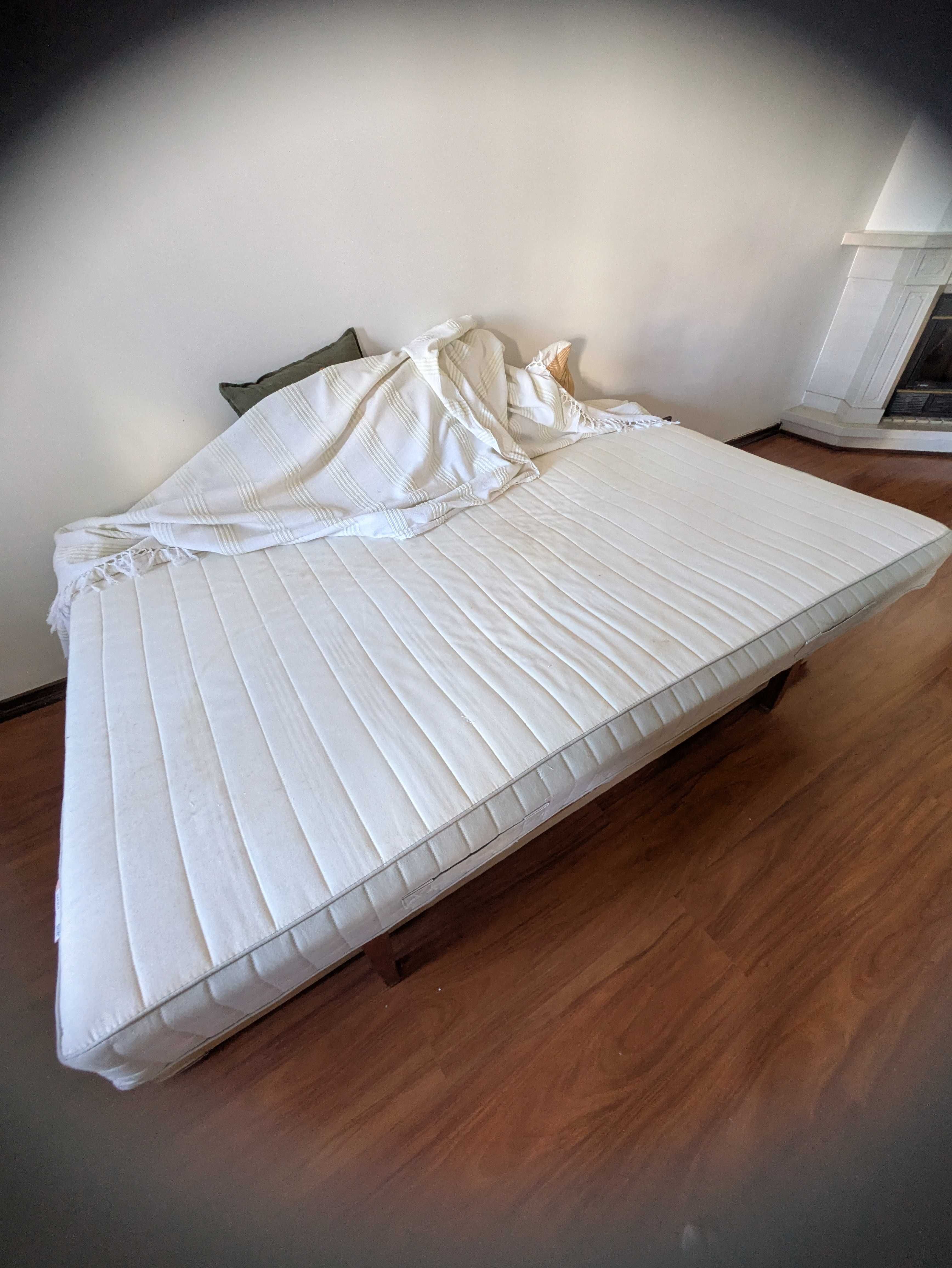 Cama de casal com colchao