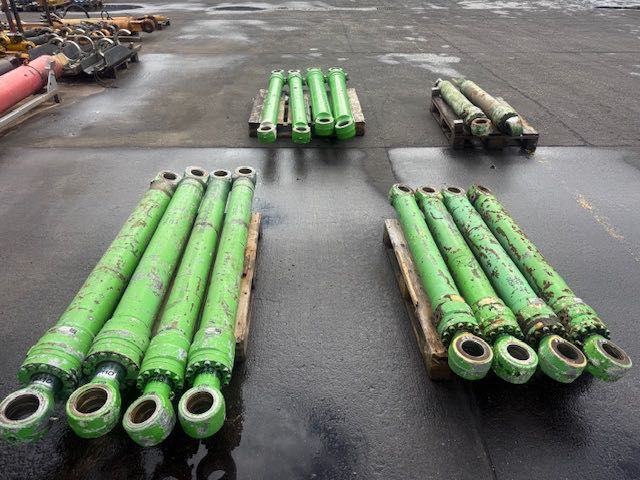 sennebogen 821 komplet siłowników do koparki przeładunkowej