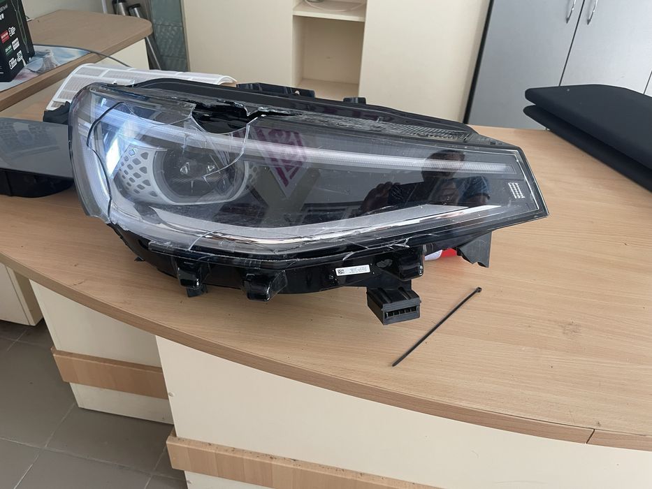 Фара передня права ID.4