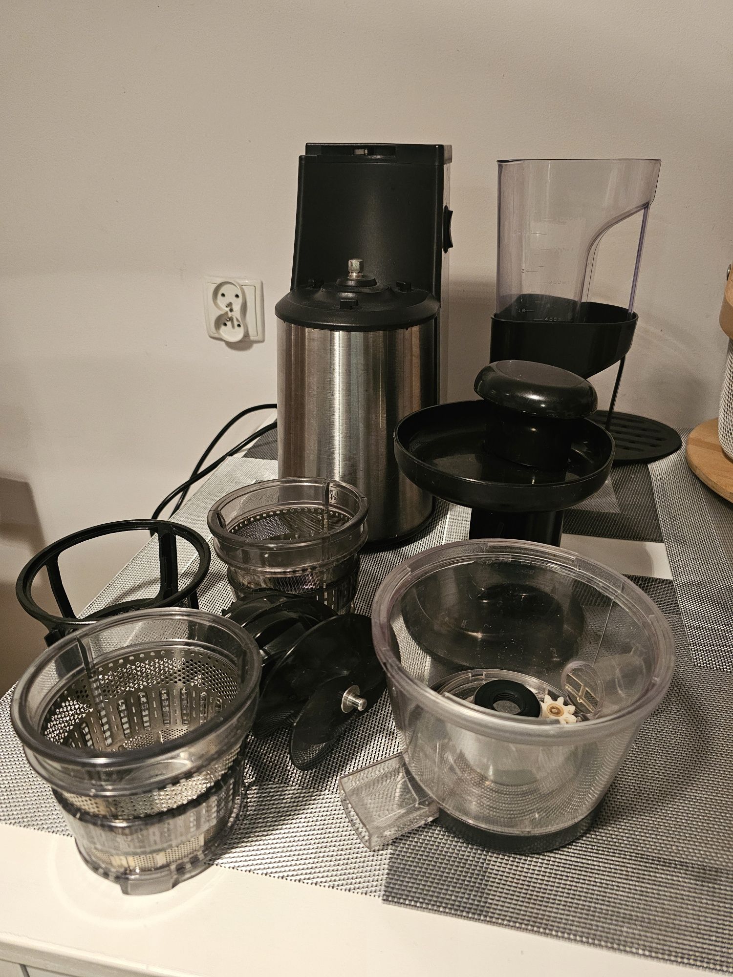 Wyciskarka wolnoobrotowa eldom pj400