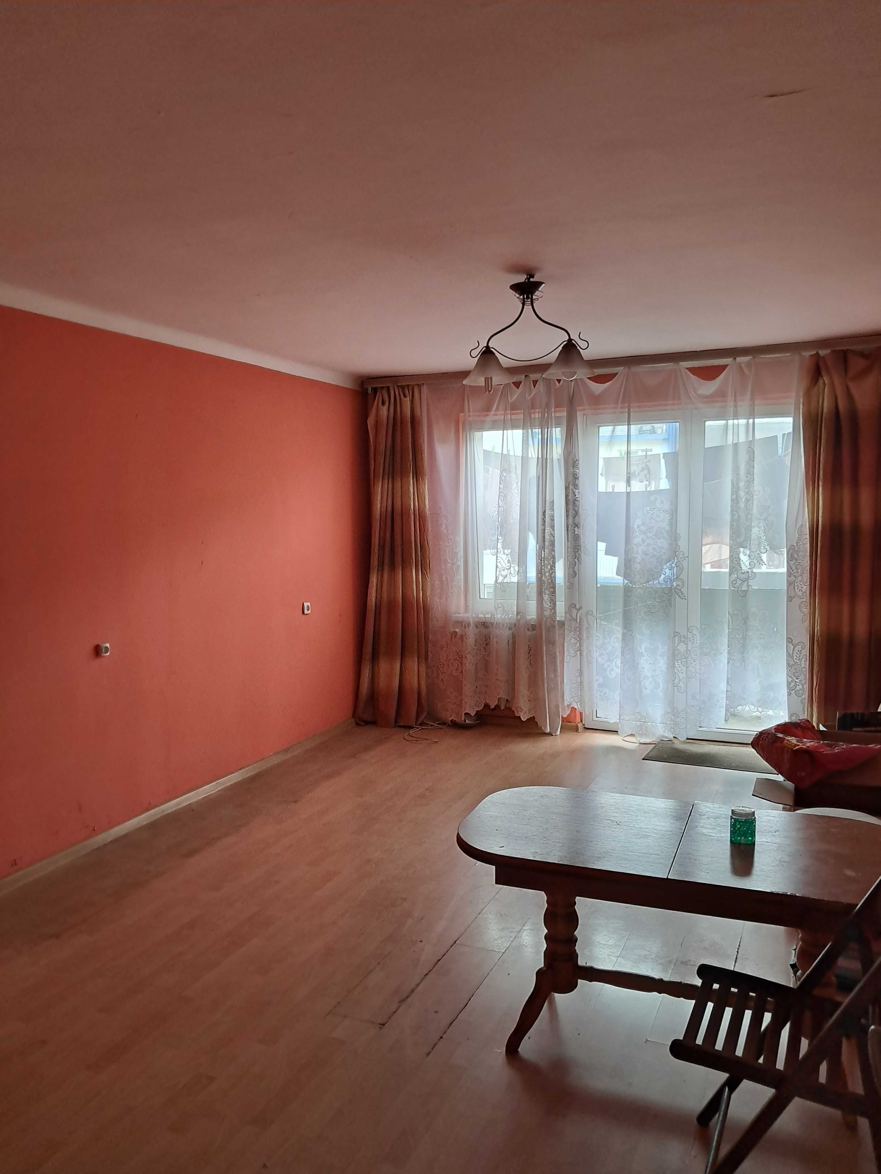 Mieszkanie 2 pokoje, 44mkw, balkon,  II piętro. BRZEZINY