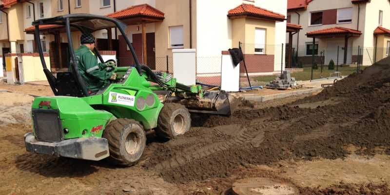 Roboty Prace ziemne ładowarka koparka wozidło minikoparka niwelacje
