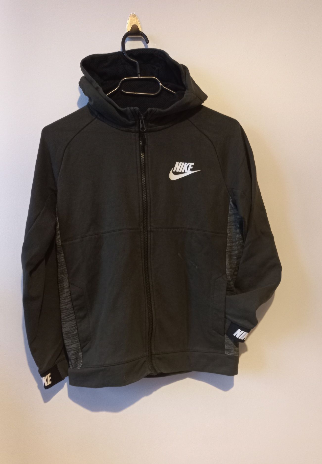 Ciemno zielona bluza nike dla chłopca