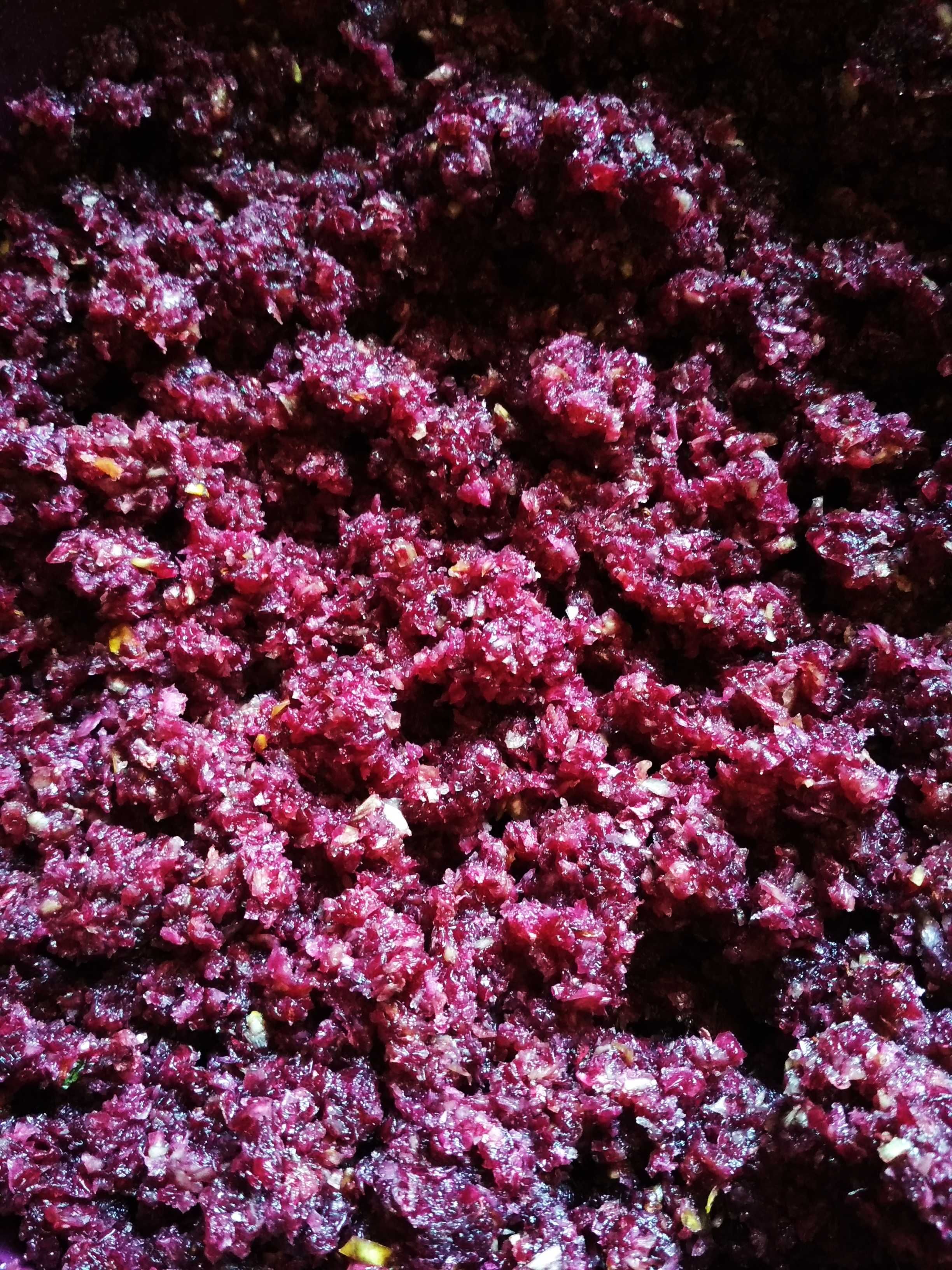 Лепестки роз,перетертые с сахаром, экологически чистый продукт! Рожа