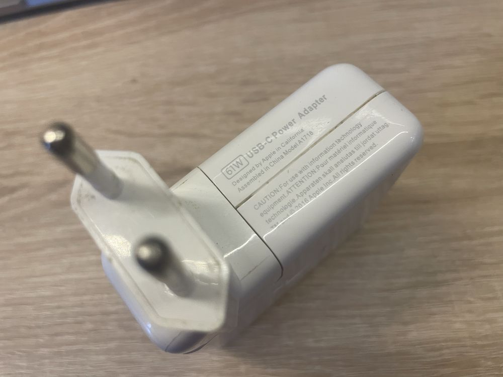 Apple A1718 61w зарядний пристрій