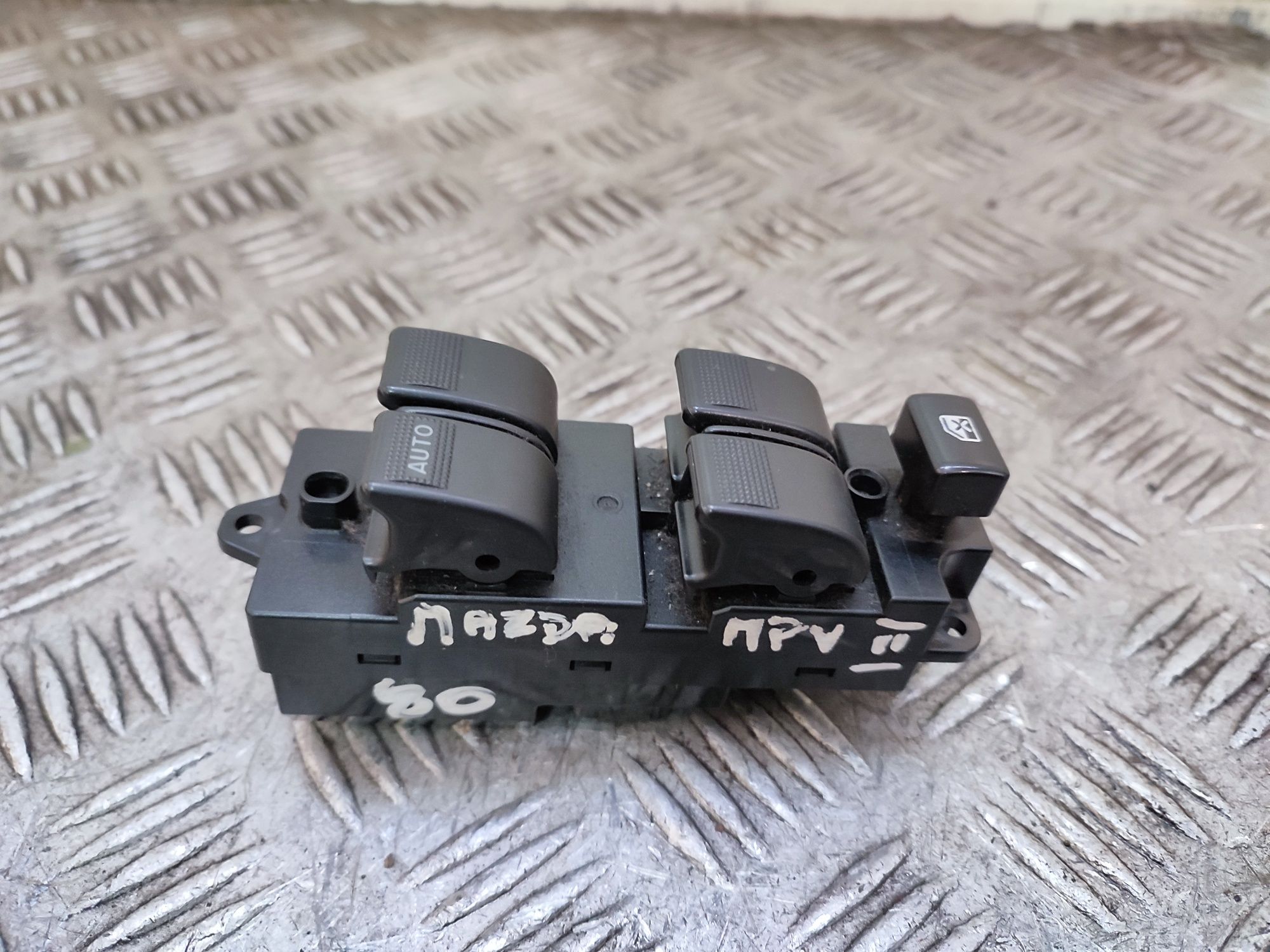 Mazda MPV II 99-04r przełącznik panel szyb lewy przód przedni