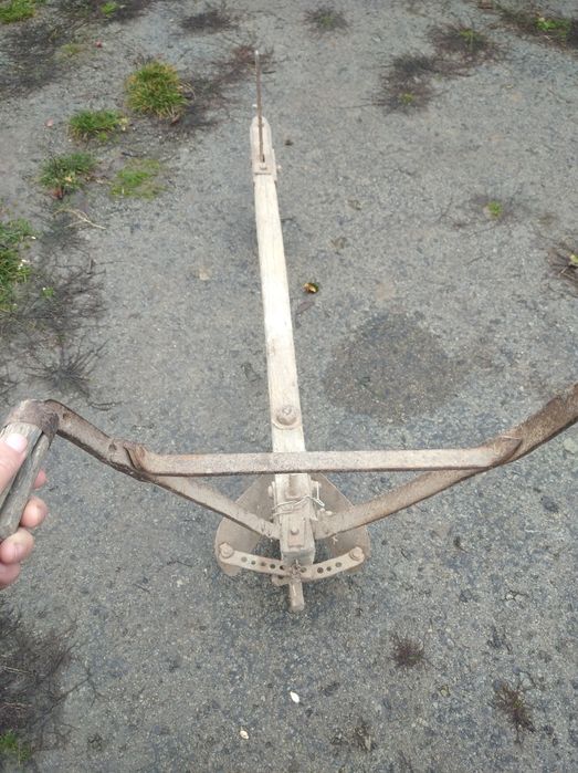 Плуг для виорювання картоплі  також підгортати