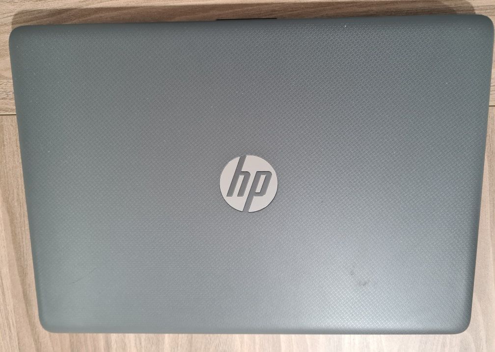 Portátil HP 240 G7 - i5-1035 / 8GB / 250GB ssd