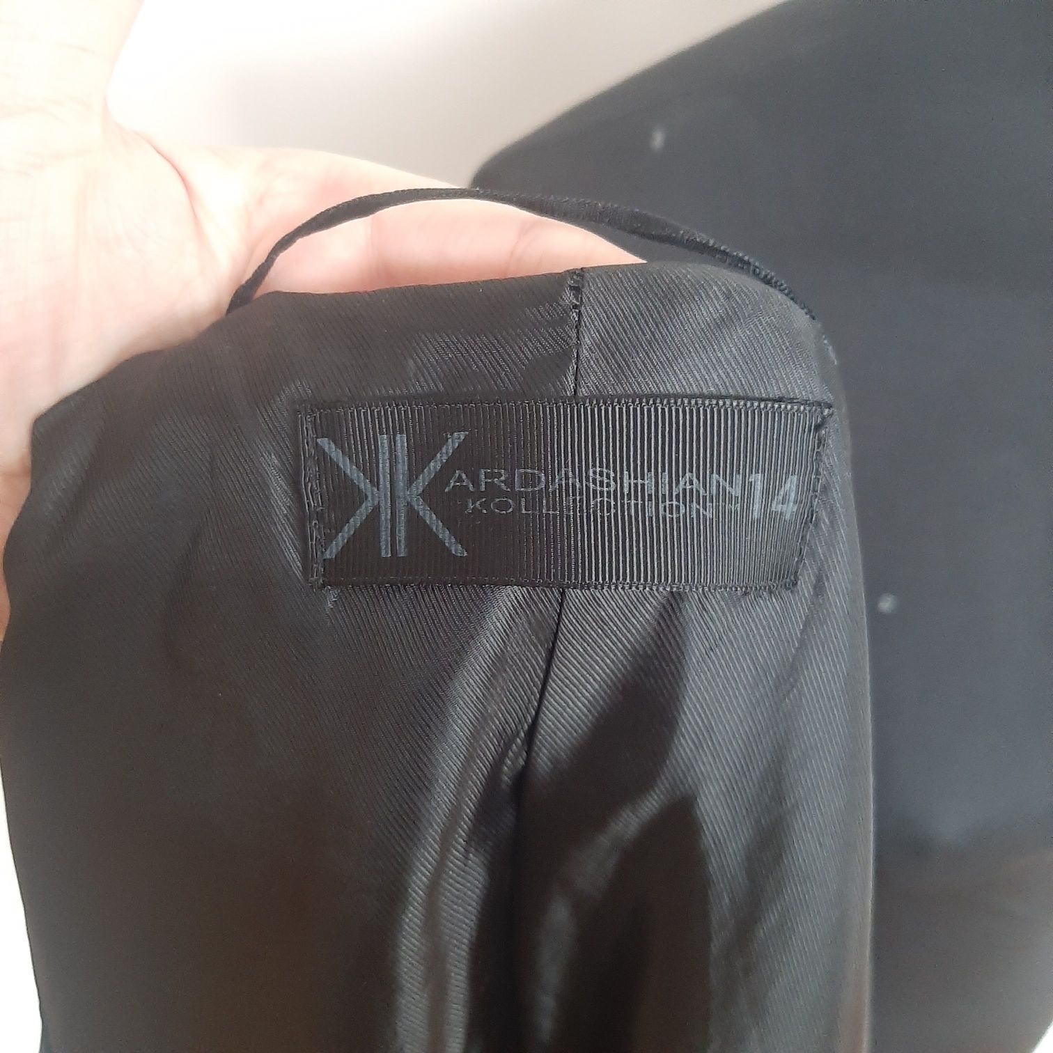 Grafitowy taliowany żakiet z bufkami Kim Kardashian m-xl