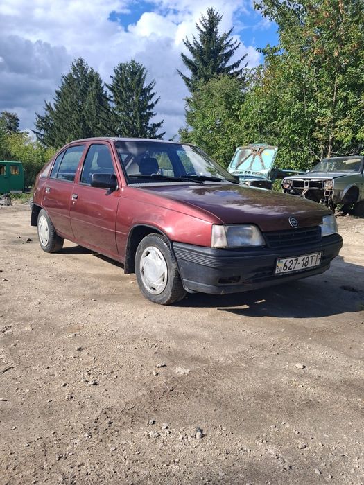 Продам опель кадет 1.3 бенз. 1987рв
