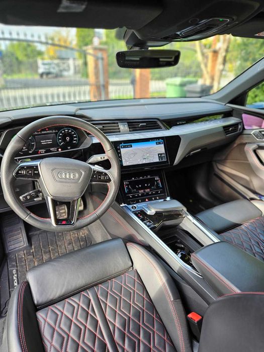 Audi Q8 Sportback e-tron Faktura VAT 23%