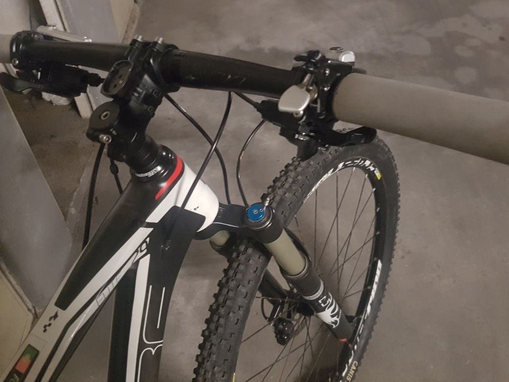 Cube Elite Carbono 29