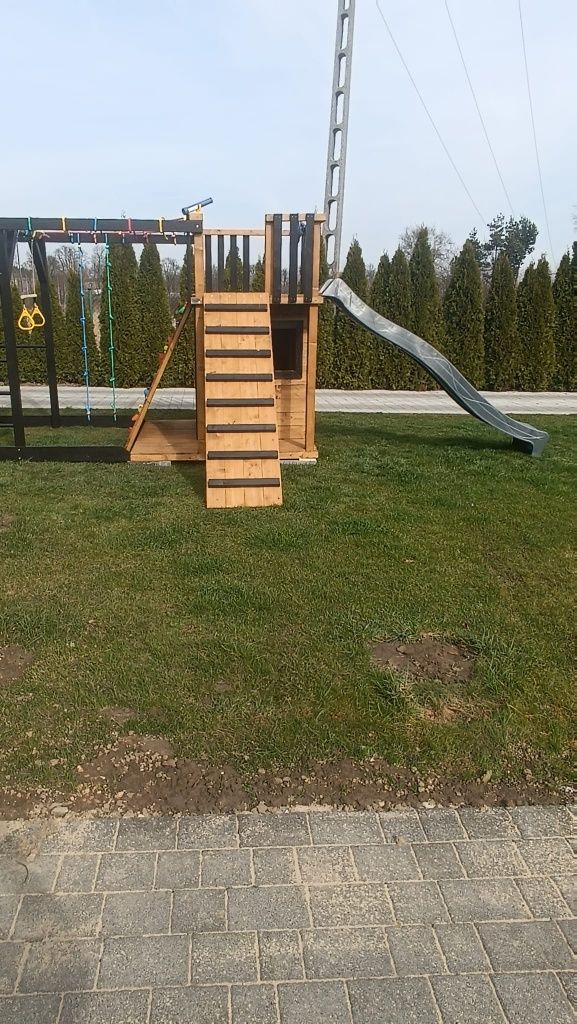 Drewniany duży plac zabaw model BLAZE małpi gaj  wspinaczki, huśtawki