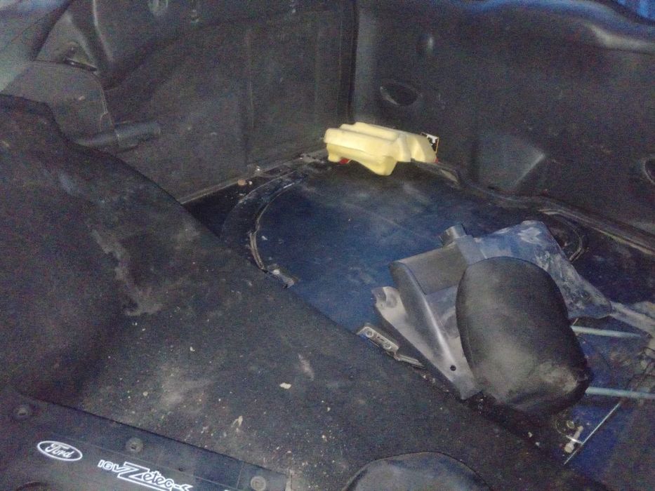 Продам Форд фокус 1 по запчастинам