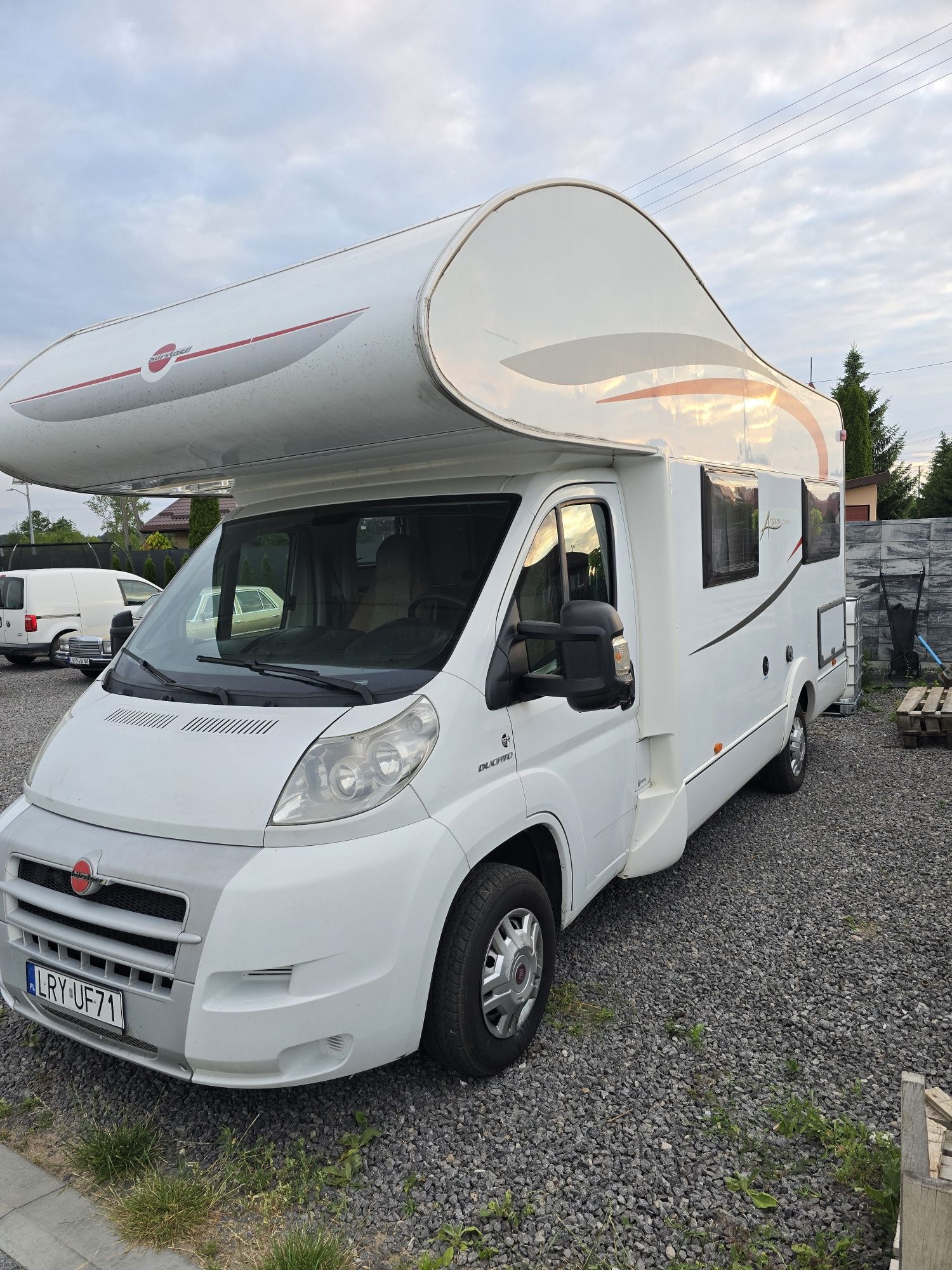 Camper na wynajem