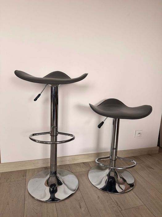 Hokery szaro srebrne z regulacją.