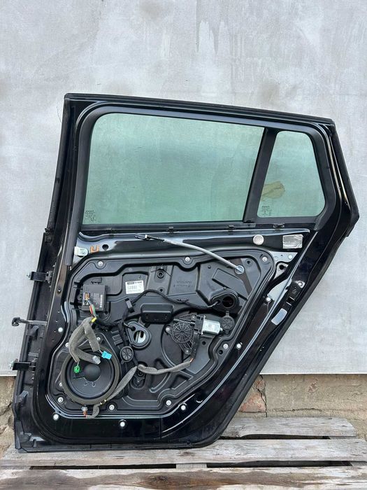 Drzwi prawy tył Volvo V60 I 452-26 ORYGINALNY LAKIER