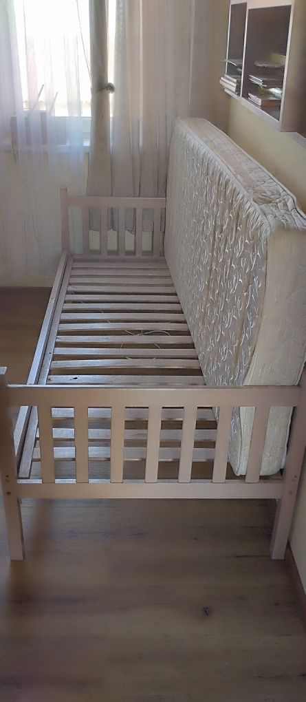 Продаються два ліжечка