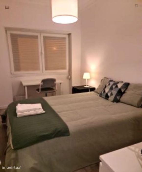 423741 - Quarto com cama de casal