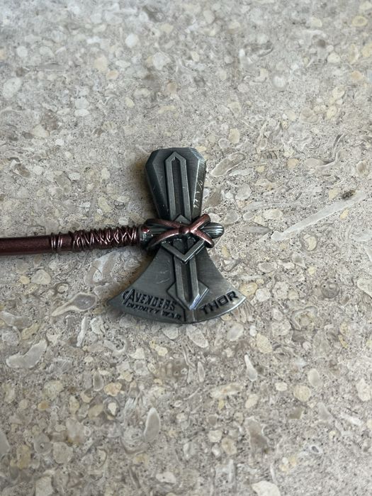 Porta-Chaves Estilo “Machado Thor Avengers” - Novo, Selado