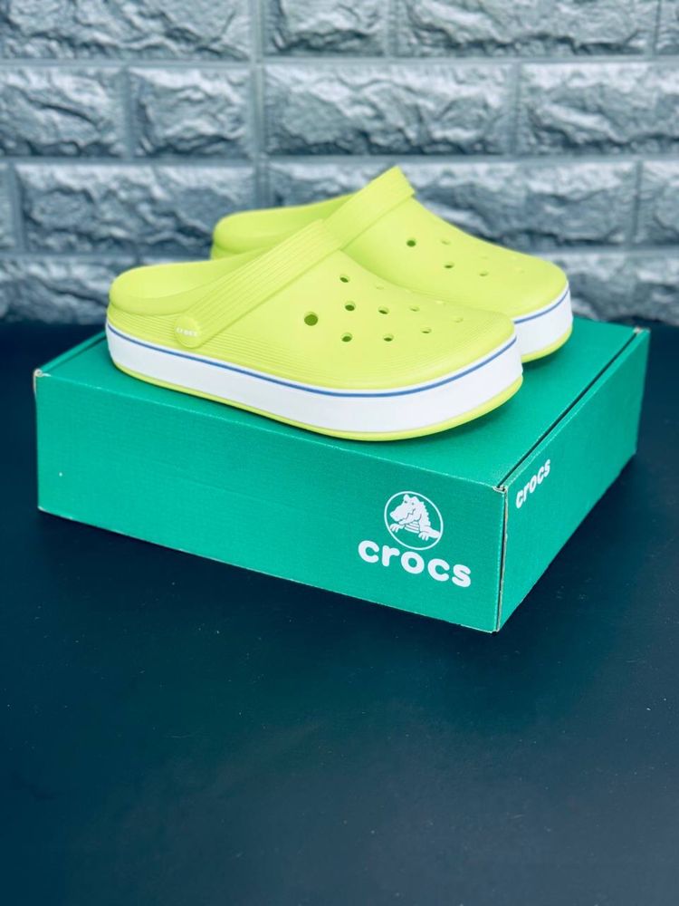 Женские яркие кроксы мягкие ужобные шлепанцы crocs салатовые