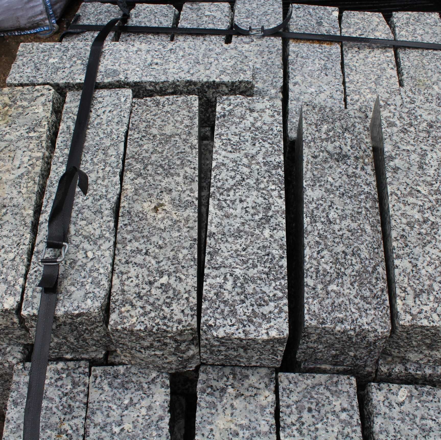 Palisada granitowa cięto-łupana szara 10x10x40