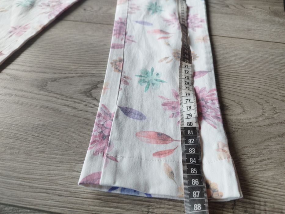 R.S Freesia białe spodnie w kolorowe kwiaty chinosy cygaretki