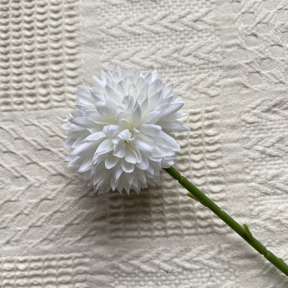 цветок искусственный белый пушистый