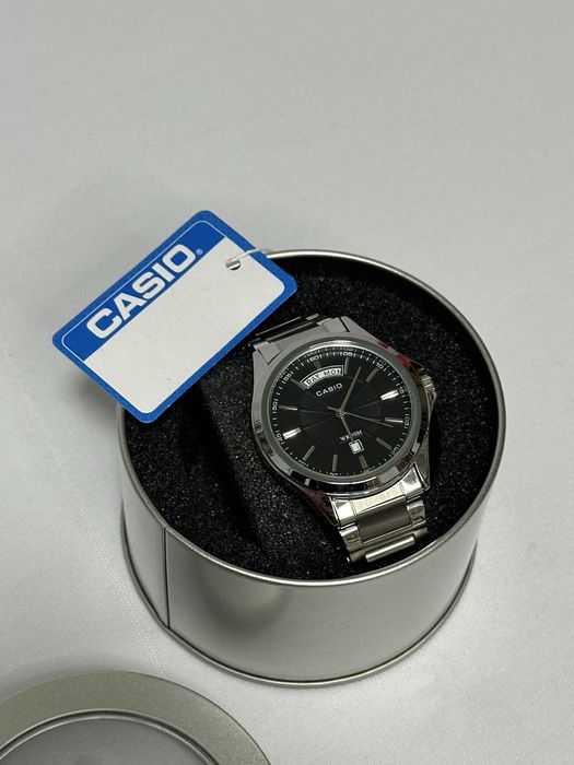 Годинник CASIO.