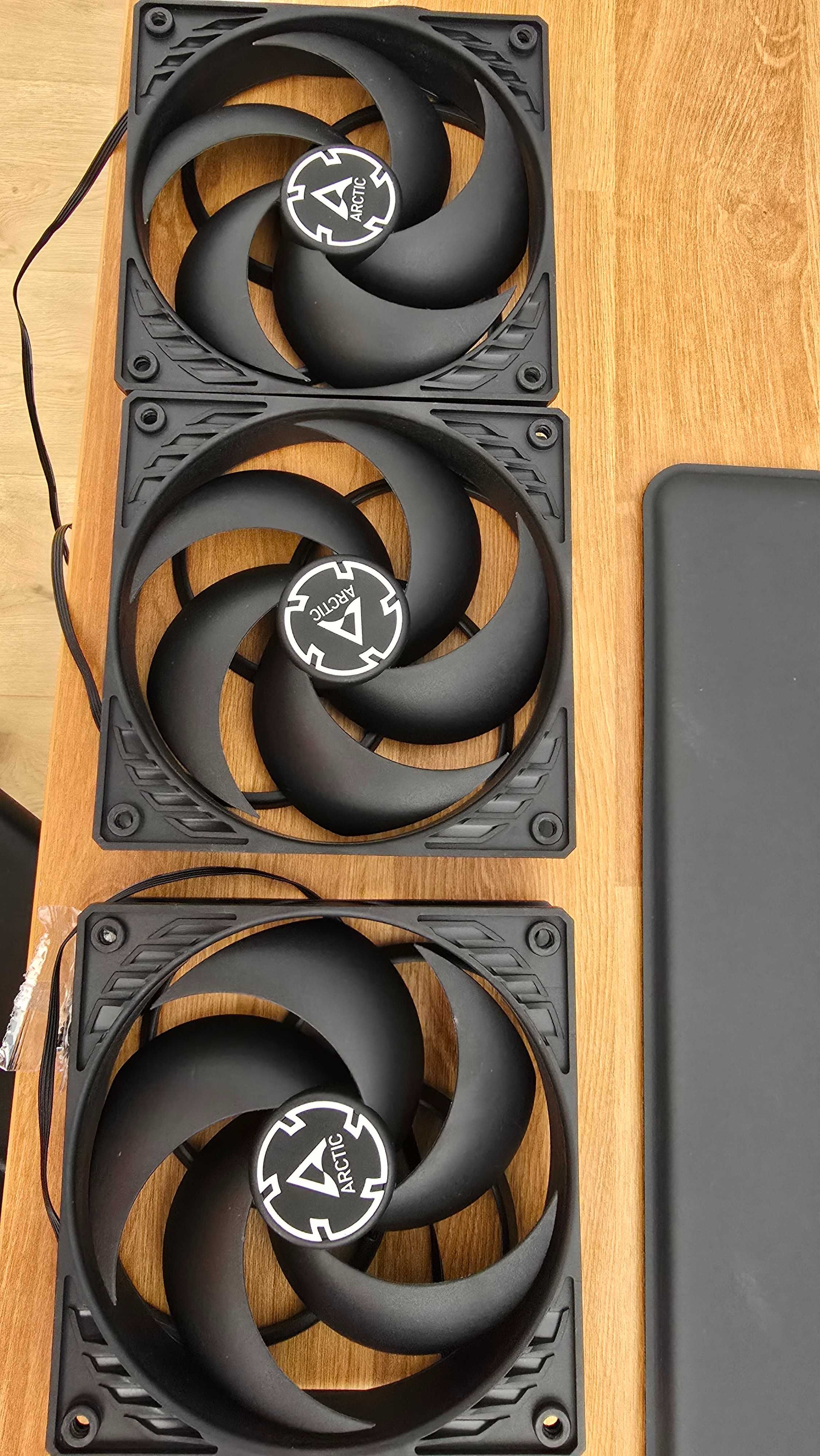 Arctic P12 PWM PST x3