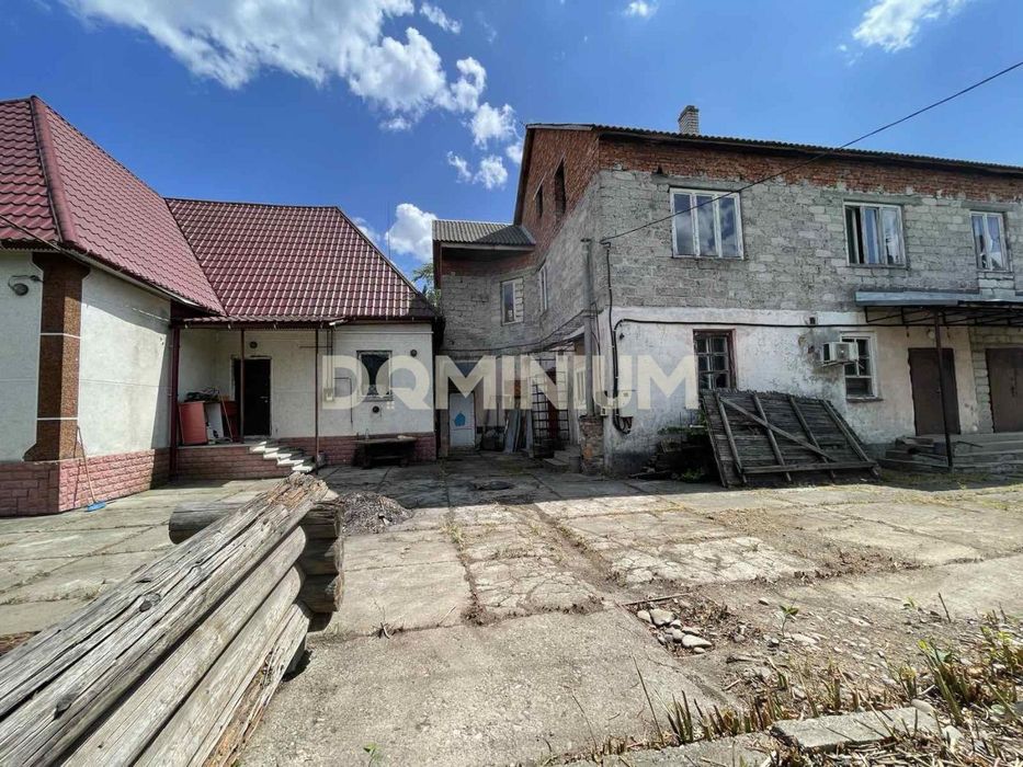 Продається комерція на центральній дорозі, в с. Іза